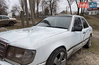 Седан Mercedes-Benz E-Class 1986 в Краматорську