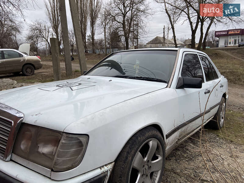 Седан Mercedes-Benz E-Class 1986 в Краматорске