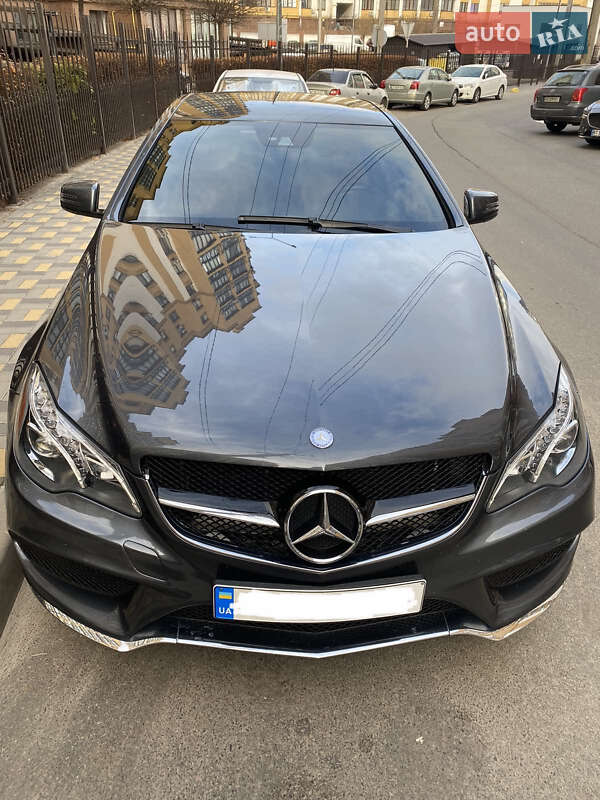 Купе Mercedes-Benz E-Class 2010 в 