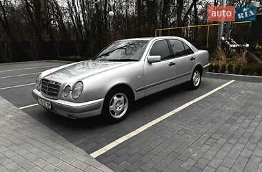 Седан Mercedes-Benz E-Class 1998 в Виннице