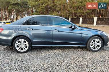 Седан Mercedes-Benz E-Class 2011 в Вараше