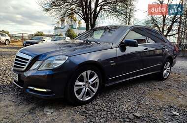 Седан Mercedes-Benz E-Class 2011 в Вараше