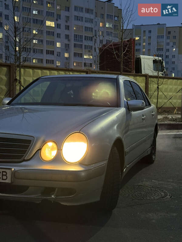Седан Mercedes-Benz E-Class 2001 в Софіївській Борщагівці