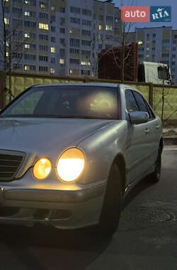Седан Mercedes-Benz E-Class 2001 в 