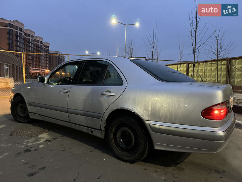Седан Mercedes-Benz E-Class 2001 в Софіївській Борщагівці