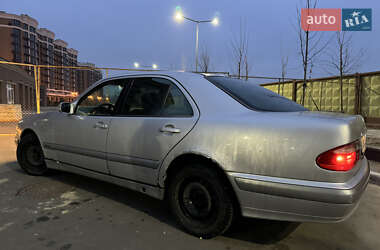 Седан Mercedes-Benz E-Class 2001 в 