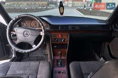 Седан Mercedes-Benz E-Class 1993 в Одессе