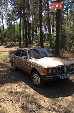 Седан Mercedes-Benz E-Class 1983 в Котельві