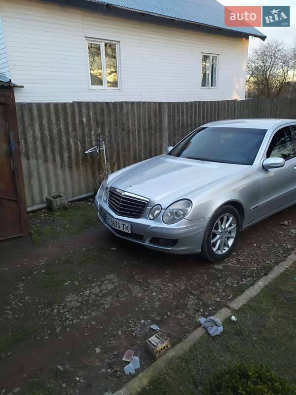 Седан Mercedes-Benz E-Class 2002 в Самборе