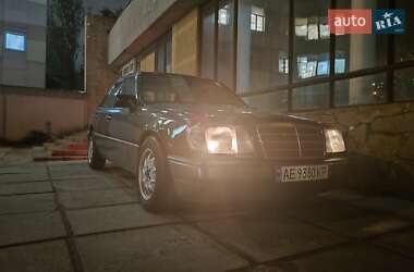 Седан Mercedes-Benz E-Class 1995 в Днепре