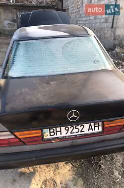 Седан Mercedes-Benz E-Class 1988 в Кропивницькому