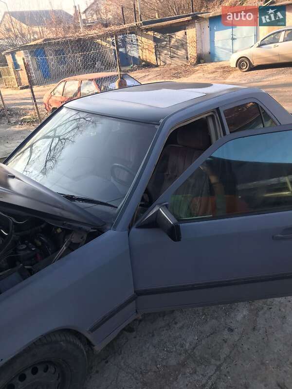 Седан Mercedes-Benz E-Class 1988 в Кропивницком
