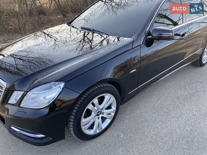 Седан Mercedes-Benz E-Class 2011 в Могилев-Подольске