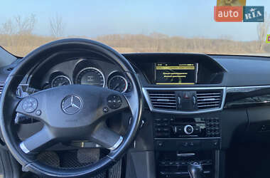 Седан Mercedes-Benz E-Class 2011 в 