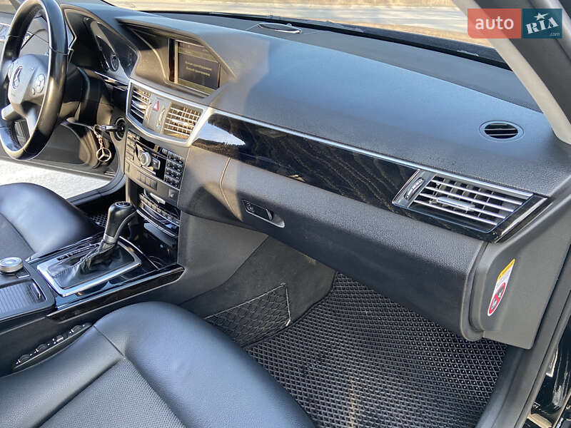 Седан Mercedes-Benz E-Class 2011 в Могилев-Подольске