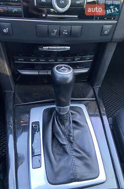 Седан Mercedes-Benz E-Class 2011 в 
