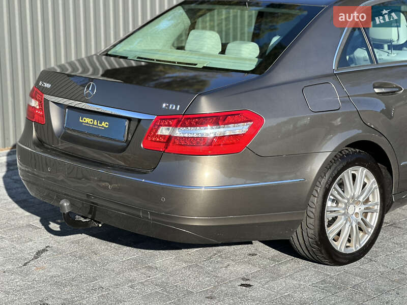 Седан Mercedes-Benz E-Class 2012 в Рівному