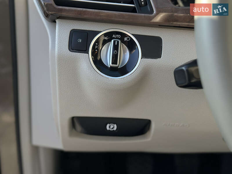 Седан Mercedes-Benz E-Class 2012 в Рівному