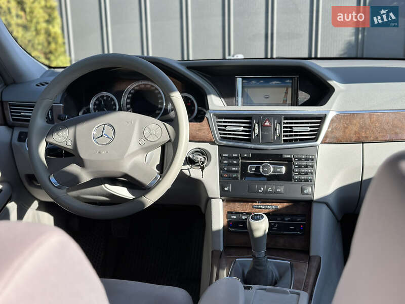 Седан Mercedes-Benz E-Class 2012 в Рівному