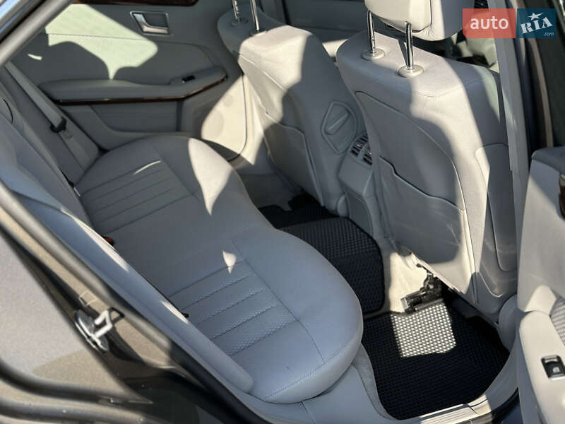 Седан Mercedes-Benz E-Class 2012 в Рівному
