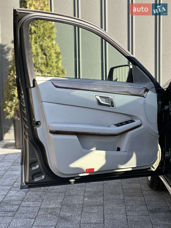 Седан Mercedes-Benz E-Class 2012 в Рівному