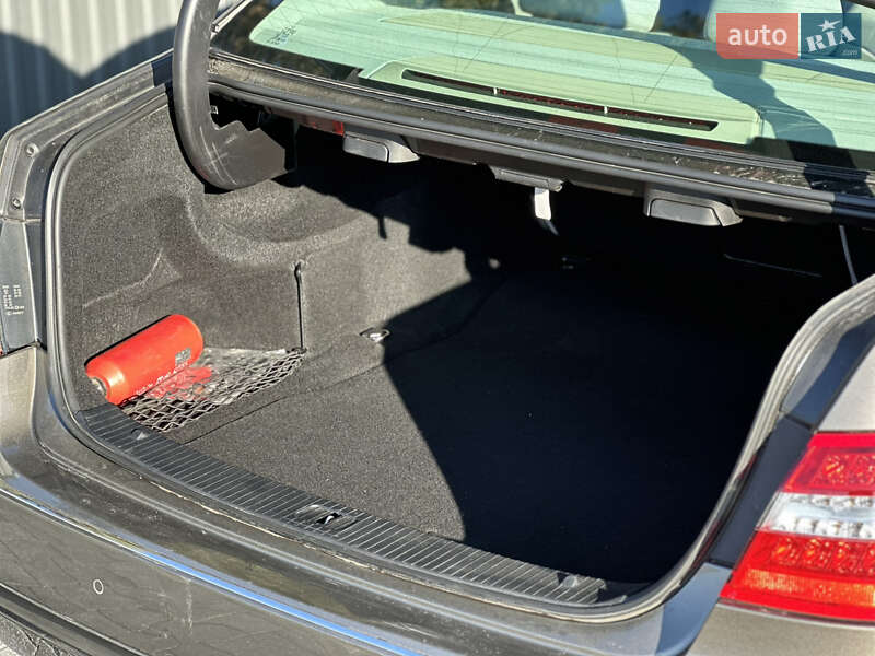 Седан Mercedes-Benz E-Class 2012 в Рівному