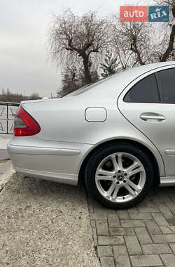 Седан Mercedes-Benz E-Class 2006 в Николаеве