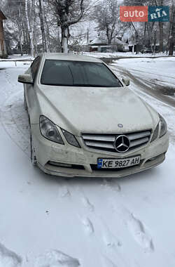 Купе Mercedes-Benz E-Class 2011 в 