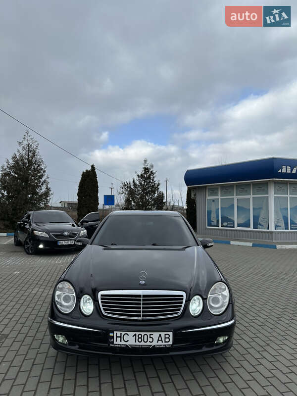 Седан Mercedes-Benz E-Class 2004 в Львове