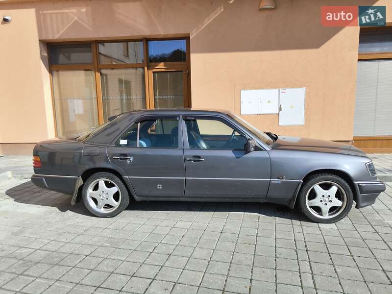 Седан Mercedes-Benz E-Class 1989 в Киеве