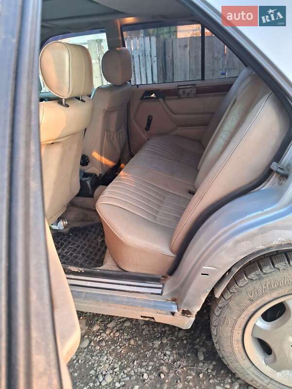 Седан Mercedes-Benz E-Class 1993 в Мілієве