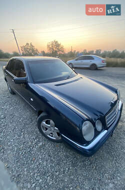 Седан Mercedes-Benz E-Class 1998 в Черновцах