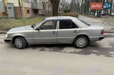 Седан Mercedes-Benz E-Class 1990 в Львове