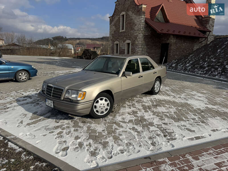 Mercedes-Benz E-Class 1993