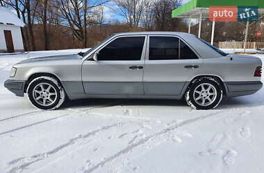 Седан Mercedes-Benz E-Class 1994 в Косове