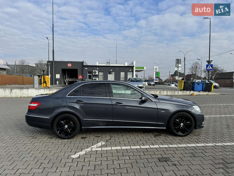 Седан Mercedes-Benz E-Class 2011 в Черновцах