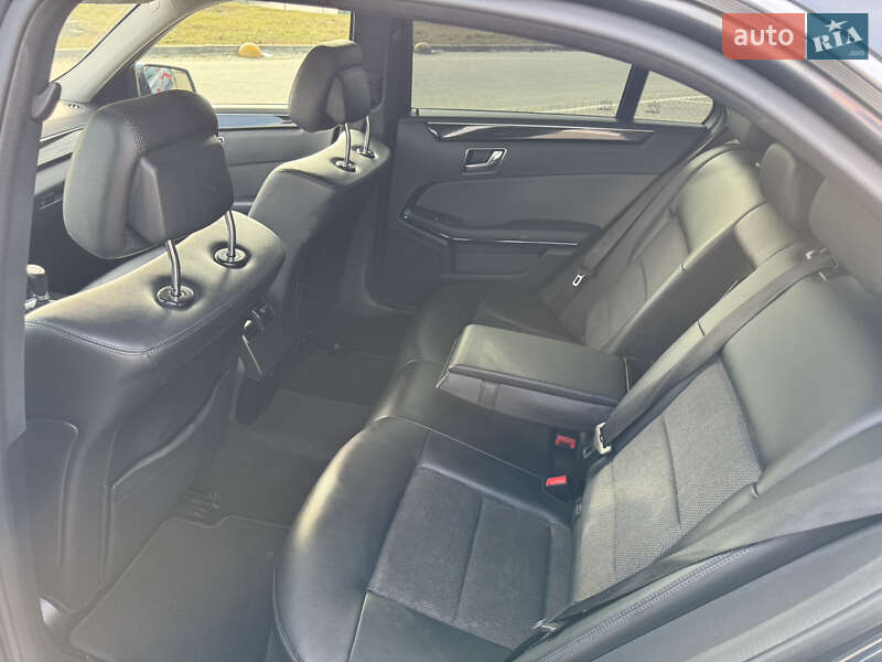 Седан Mercedes-Benz E-Class 2011 в Черновцах