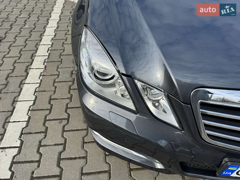 Седан Mercedes-Benz E-Class 2011 в Черновцах