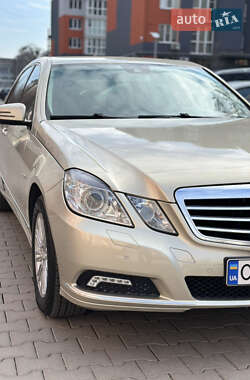 Седан Mercedes-Benz E-Class 2010 в Чернівцях