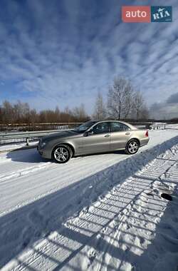 Седан Mercedes-Benz E-Class 2007 в Києві