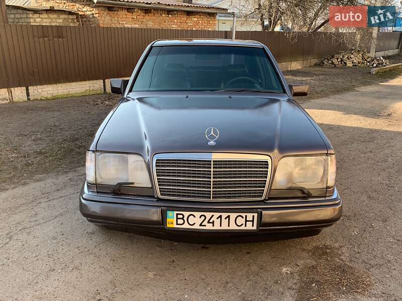 Седан Mercedes-Benz E-Class 1995 в Ровно