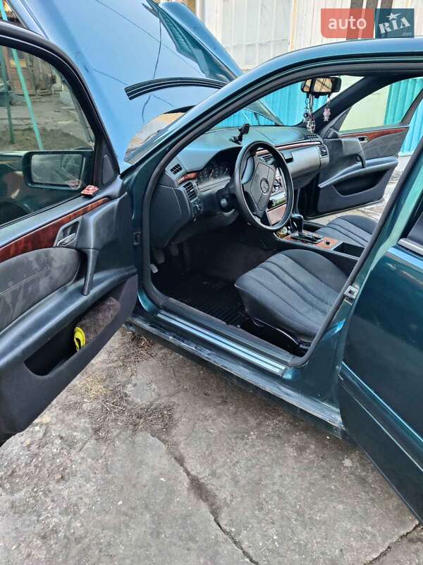 Седан Mercedes-Benz E-Class 1996 в Кельменцах фото 7 Седан Mercedes-Benz E-Class 1996 в Кельменцах