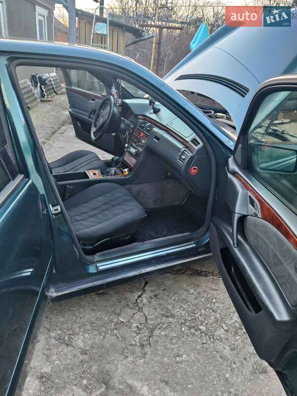Седан Mercedes-Benz E-Class 1996 в Кельменцах фото 13 Седан Mercedes-Benz E-Class 1996 в Кельменцах