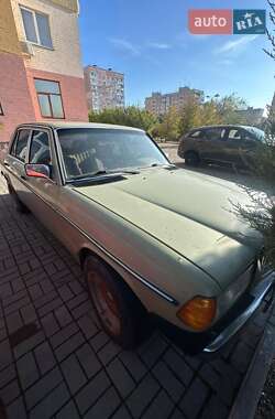 Седан Mercedes-Benz E-Class 1982 в 