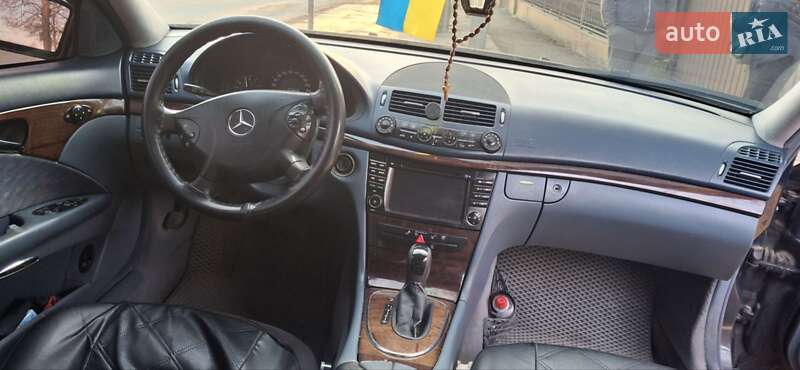 Седан Mercedes-Benz E-Class 2005 в Ужгороді