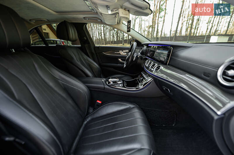 Седан Mercedes-Benz E-Class 2016 в Львові