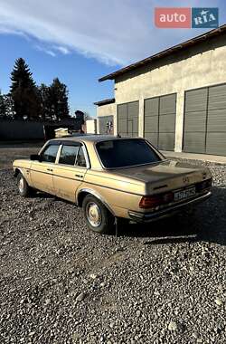 Седан Mercedes-Benz E-Class 1985 в 