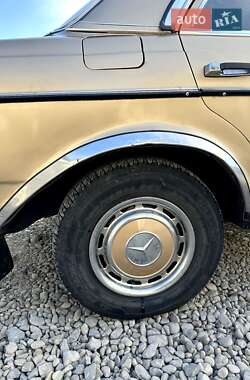 Седан Mercedes-Benz E-Class 1985 в 