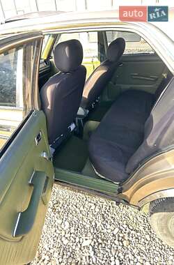 Седан Mercedes-Benz E-Class 1985 в 