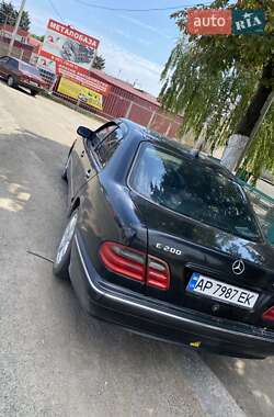 Седан Mercedes-Benz E-Class 2001 в 